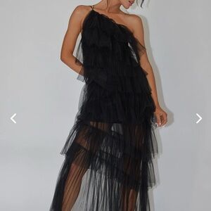 Selfie Leslie Arrabel tiered ruffle maxi dress